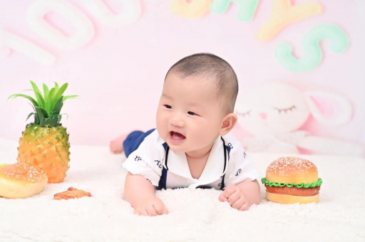 黄南宝宝睡觉快速左右摇头