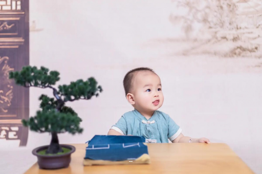 黄南宝宝被跳蚤咬了 黄南宝宝被跳蚤咬了